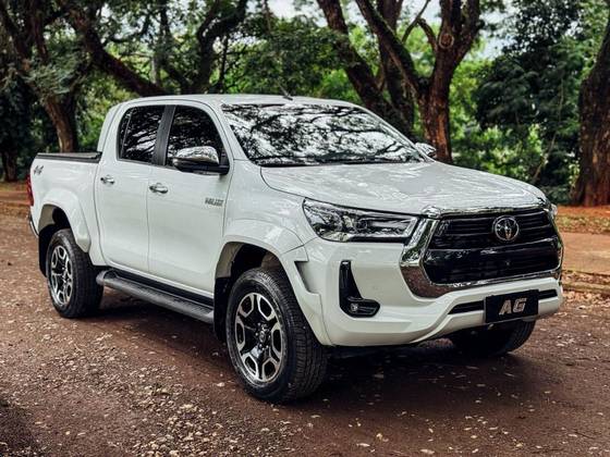 TOYOTA HILUX 2.8 D-4D TURBO DIESEL CD SRX PLUS 4X4 AUTOMÁTICO